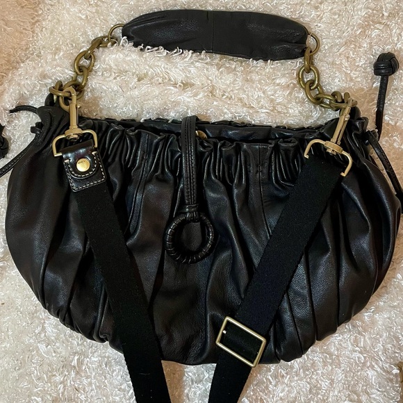 Vintage Like New BcbgMaxAzria Genuine Leather black shoulder bag pleated medium - Picture 13 of 13